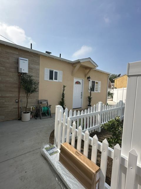 Burbank accessory dwelling unit exterior and white fencing